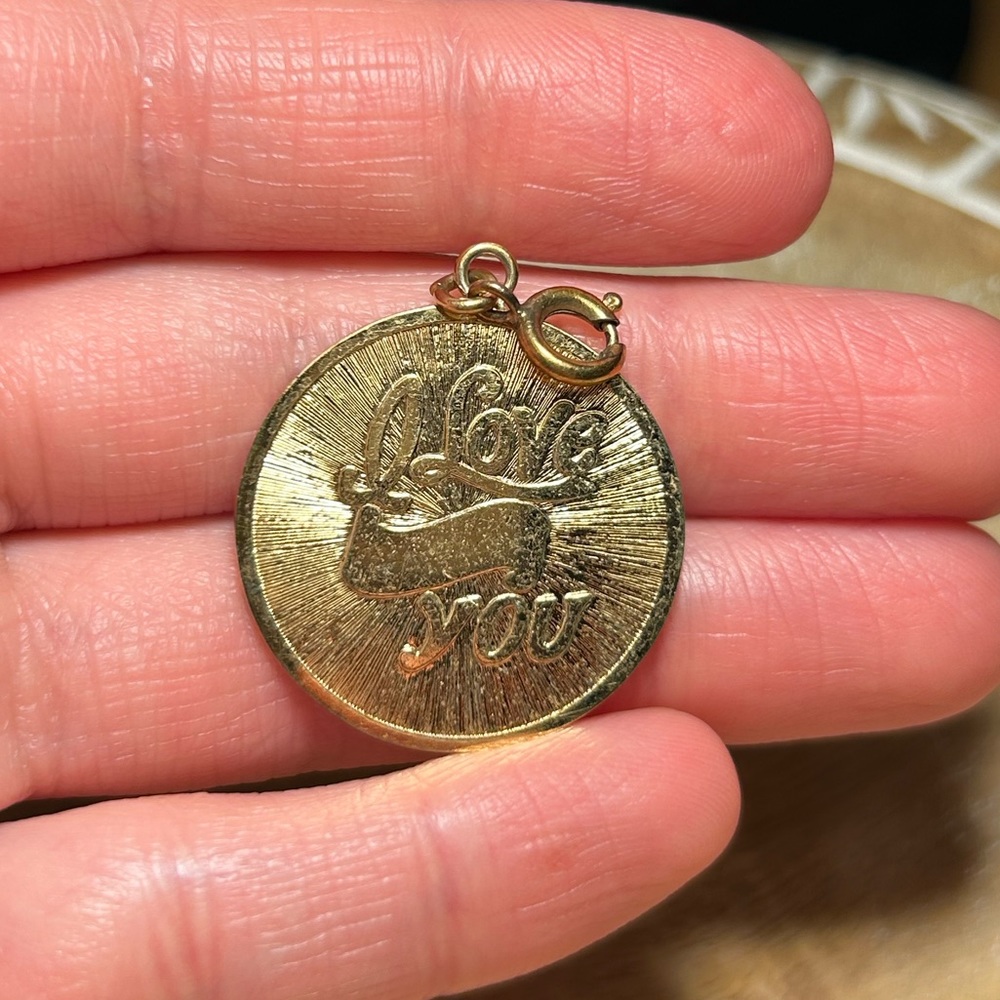 Vintage Gold Tone “I Love You” Circular Medallion Charm Pendant - Picture 7 of 9